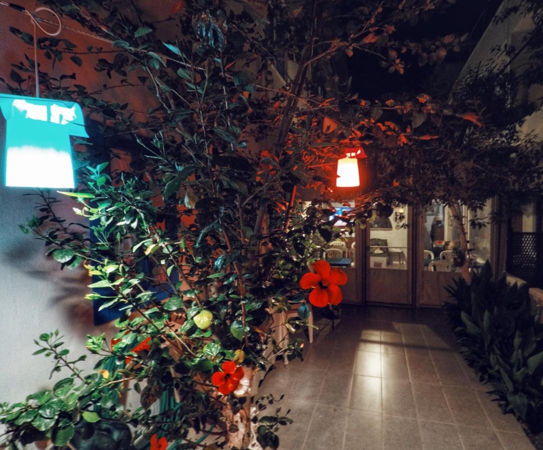 Miss Hotel Karya Oren  外观 照片